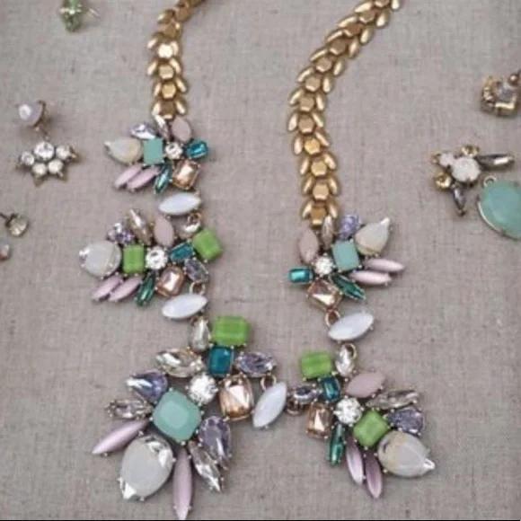 Stella & Dot | Mint Green + Crystal Retired Trellis Statement Necklace - Picture 10 of 10